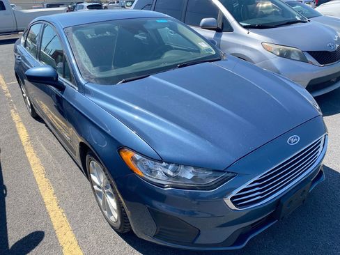 Used 2019 Ford Fusion SE image 2