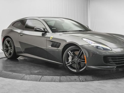 Used 2018 Ferrari GTC4Lusso V12 image 2