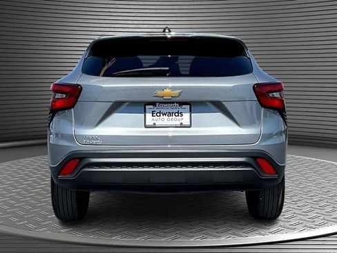 Used 2025 Chevrolet Trax LS image 5