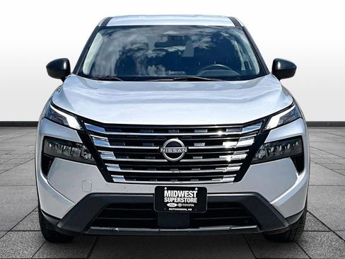 Used 2024 Nissan Rogue S FWD image 3