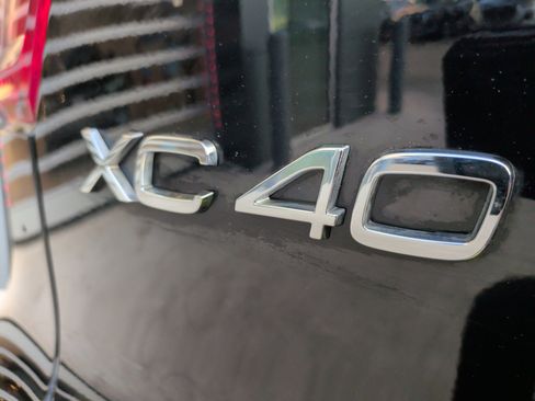 Used 2025 Volvo XC40 B5 Core image 37