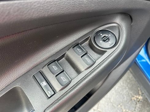 Used 2018 Ford Escape SE w/ Ford Safe & Smart Package FWD image 17