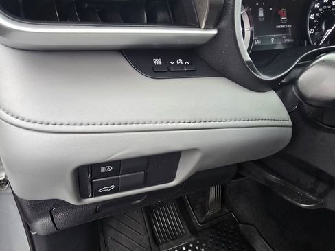 Used 2021 Toyota Highlander XLE AWD/4WD image 18