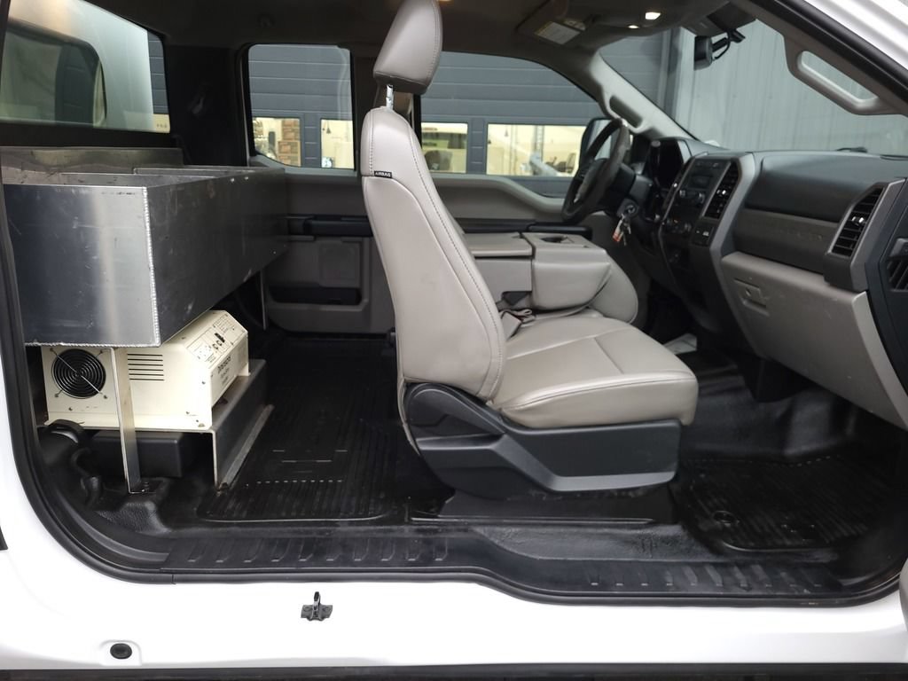 Used 2017 Ford F250 XL w/ Snow Plow/Camper Package AWD/4WD image 17