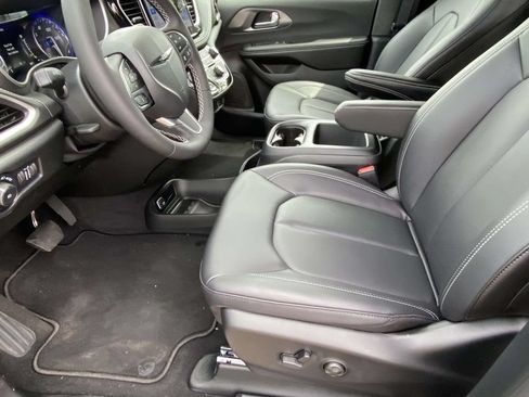 New 2026 Chrysler Pacifica Select FWD image 43