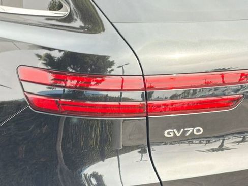 Used 2022 Genesis GV70 2.5T w/ Advanced Package AWD/4WD image 36