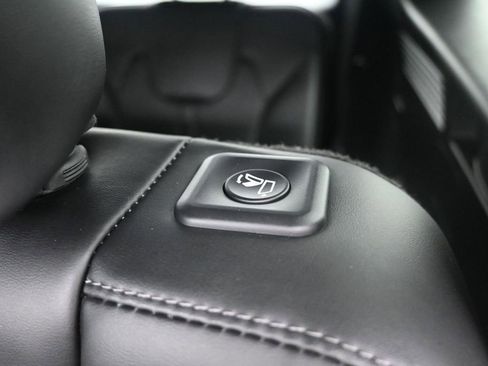 Used 2025 Kia Sorento S w/ Panoramic Sunroof Package FWD image 28