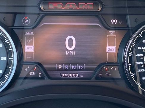 Used 2022 RAM 1500 Laramie AWD/4WD image 16