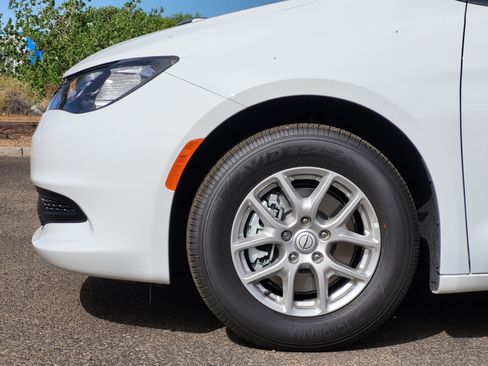 New 2026 Chrysler Voyager LX FWD image 10