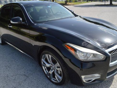Used 2015 INFINITI Q70 L 3.7 w/ Technology Package AWD/4WD image 2