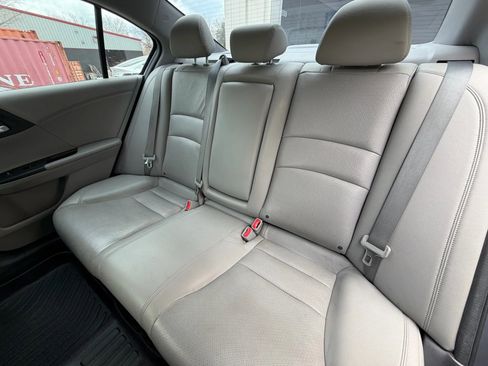 Used 2016 Honda Accord Touring image 17