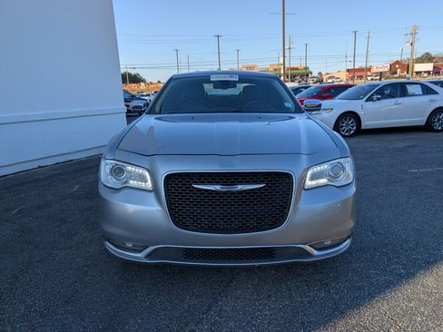 Used 2015 Chrysler 300 C image 2