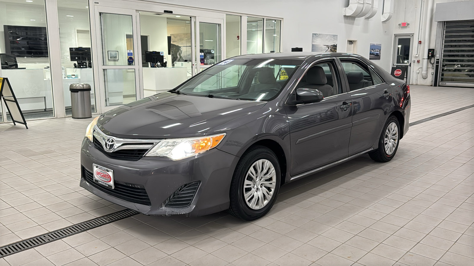 Used 2014 Toyota Camry LE FWD image 9