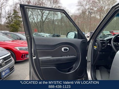 Used 2017 Kia Soul + FWD image 28