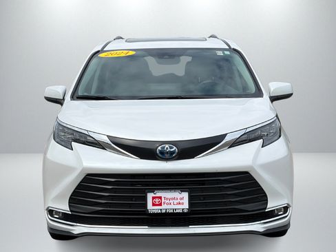 Used 2024 Toyota Sienna XLE AWD/4WD image 8