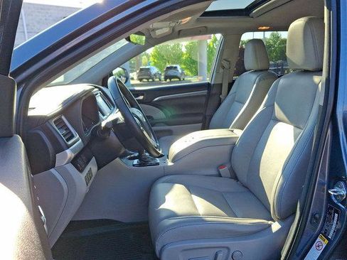 Certified 2018 Toyota Highlander Limited AWD/4WD image 12