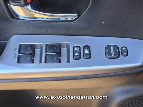 Used 2017 Toyota Prius V Five image 21