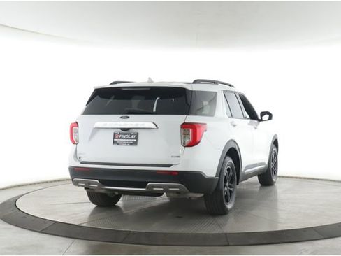 Used 2020 Ford Explorer XLT w/ Equipment Group 202A AWD/4WD image 7