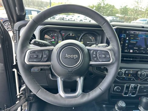 Certified 2025 Jeep Wrangler Unlimited Sahara AWD/4WD image 12