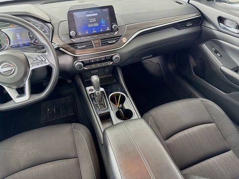 Used 2024 Nissan Altima 2.5 SV image 30