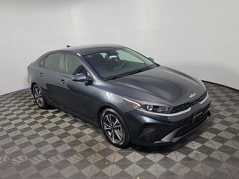 Used 2022 Kia Forte LXS w/ LXS Technology Package image 2