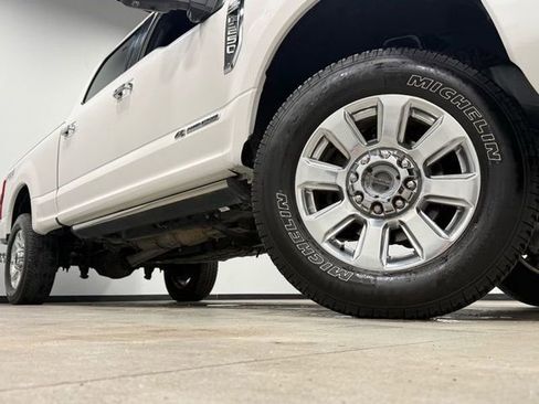 Used 2019 Ford F250 Platinum w/ Platinum Ultimate Package image 3