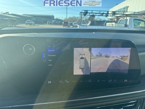 Used 2025 Chevrolet Suburban Premier image 19