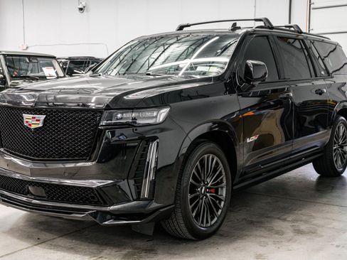 Used 2024 Cadillac Escalade ESV V w/ LPO, Floor Liner Package AWD/4WD image 5