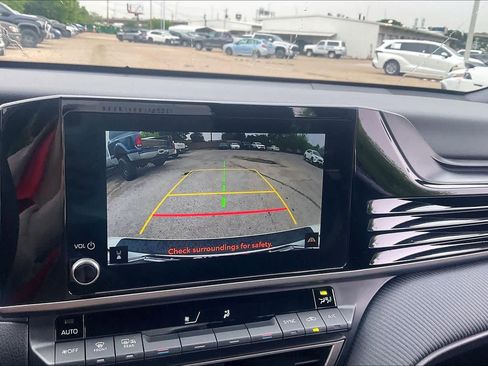 Used 2025 Toyota Camry SE w/ Convenience Package image 26