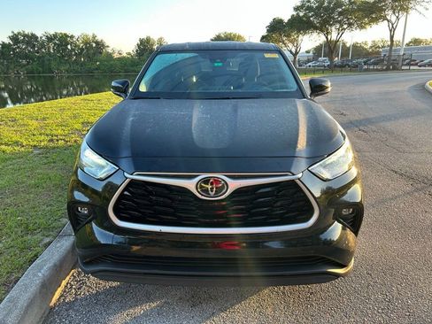 Used 2023 Toyota Highlander LE FWD image 9
