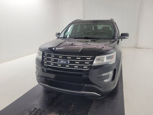 Used 2017 Ford Explorer XLT w/ Equipment Group 202A AWD/4WD image 15