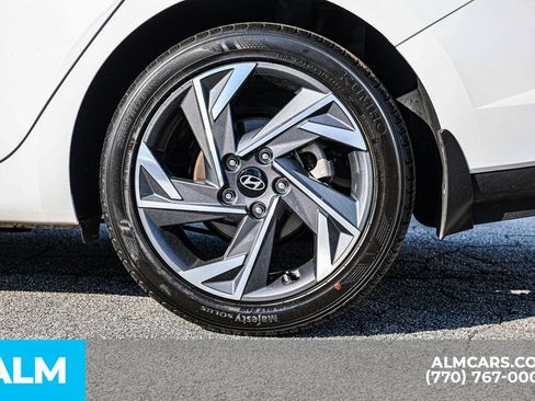 Used 2025 Hyundai Elantra Sport FWD image 17