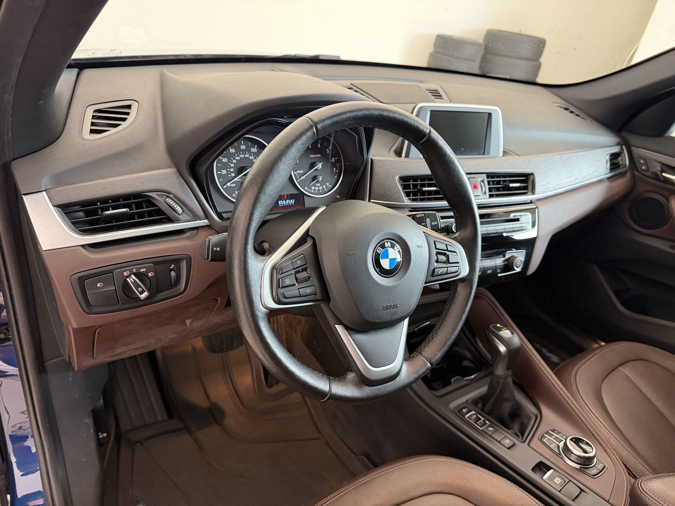 Used 2017 BMW X1 xDrive28i AWD/4WD image 4