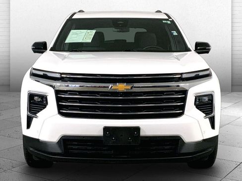 Used 2025 Chevrolet Traverse LT w/ Enhanced Driving Package FWD image 2
