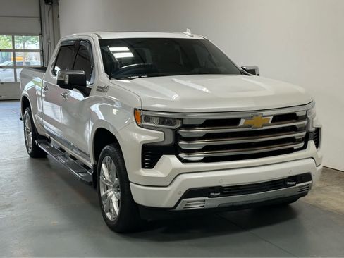 Used 2022 Chevrolet Silverado 1500 High Country w/ High Country Premium Package AWD/4WD image 5