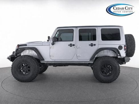 Used 2012 Jeep Wrangler Unlimited Rubicon w/ Connectivity Group AWD/4WD image 6