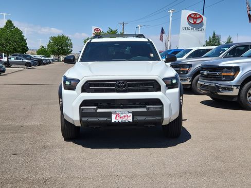 Used 2025 Toyota 4Runner SR5 AWD/4WD image 5