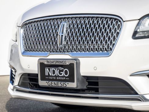 Used 2017 Lincoln MKZ Reserve FWD image 3