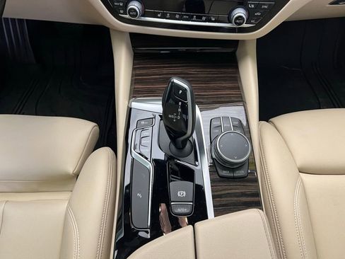 Used 2020 BMW 530i w/ Premium Package image 11