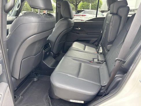 Used 2024 Lexus GX 550 w/ Accessory Package (Z1) AWD/4WD image 20