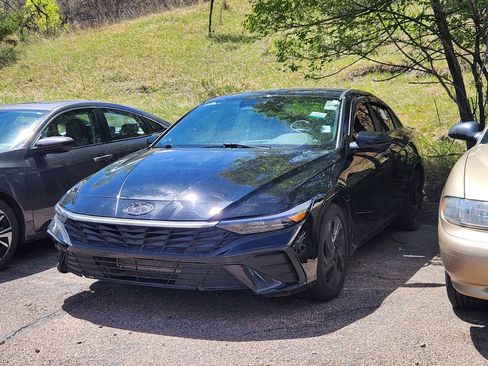 Used 2025 Hyundai Elantra Sport FWD image 13