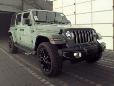 Used 2023 Jeep Wrangler Unlimited Sahara AWD/4WD image 7