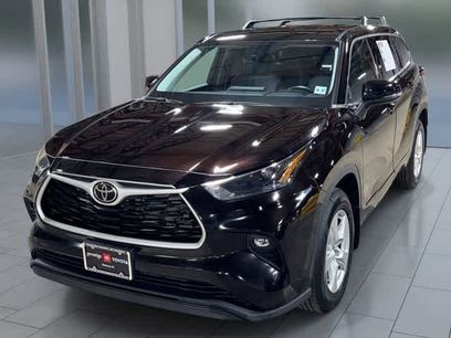 Used 2022 Toyota Highlander LE