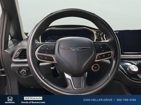 Used 2021 Chrysler Pacifica Pinnacle FWD image 12