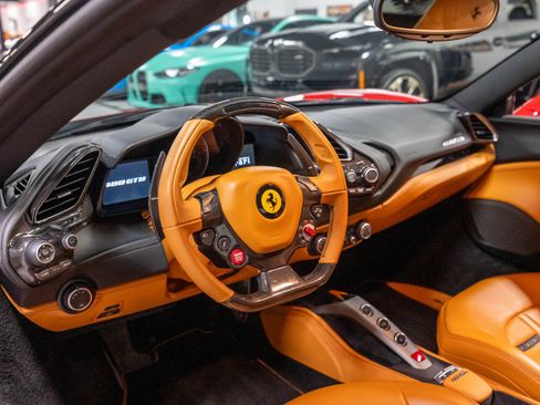 Used 2016 Ferrari 488 GTB RWD image 12