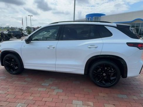 Used 2026 Volkswagen Tiguan SE R-Line FWD image 8