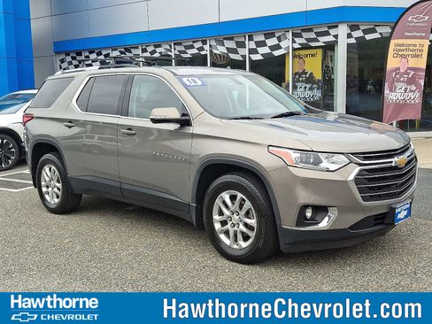 Used 2018 Chevrolet Traverse LT image 1