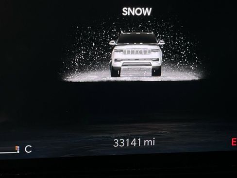 Certified 2022 Jeep Grand Wagoneer Series II w/ Convenience Group III image 15