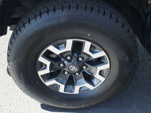 Used 2017 Toyota Tacoma TRD Off-Road AWD/4WD image 24