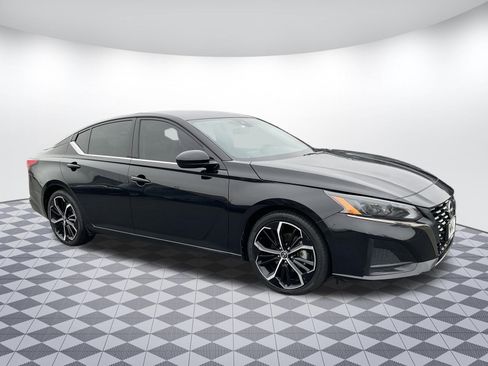 Used 2023 Nissan Altima 2.5 SR image 1